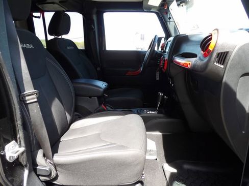 Used 2018 Jeep Wrangler Unlimited Sahara image 11