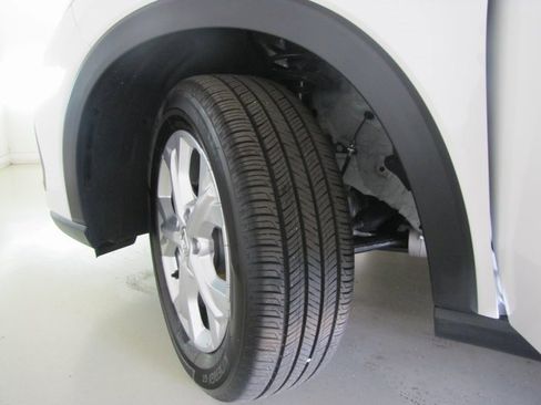 Certified 2025 Honda HR-V LX image 27