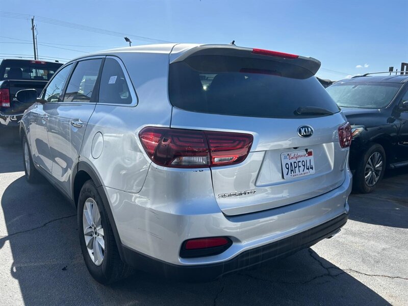 Used 2019 Kia Sorento AWD V6 image 2
