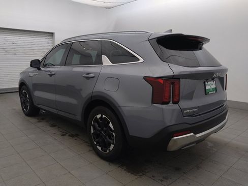 Used 2024 Kia Sorento S FWD image 3
