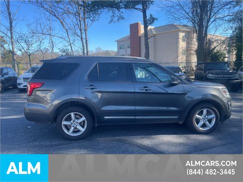 Used 2016 Ford Explorer XLT w/ Equipment Group 202A image 7