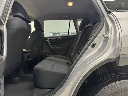 Used 2021 Toyota RAV4 LE image 12