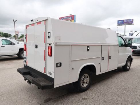 Used 2020 Chevrolet Express 3500 w/ Power Convenience Package RWD image 4