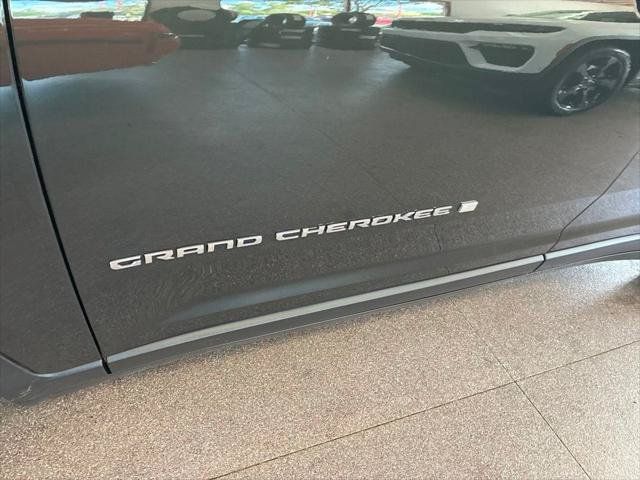 Certified 2024 Jeep Grand Cherokee Limited AWD/4WD image 5