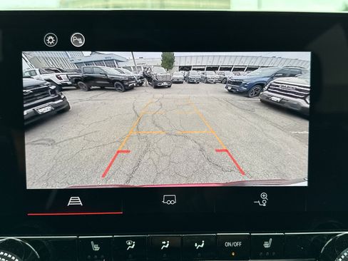 New 2025 GMC Canyon Elevation w/ Convenience Package image 19