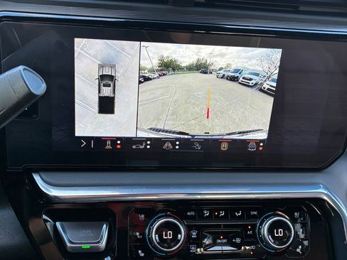 Used 2024 GMC Sierra 2500 Denali Ultimate image 9