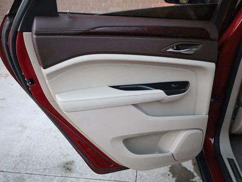 Used 2015 Cadillac SRX Luxury image 16