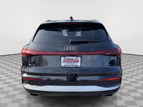 Used 2025 Audi Q5 Premium w/ Convenience Package image 5