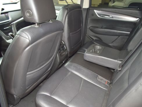 Used 2018 Cadillac XT5 Luxury w/ Driver Awareness Package AWD/4WD image 19