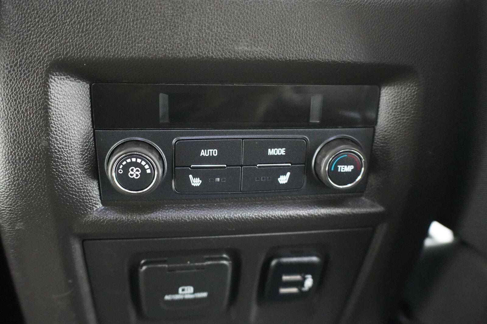 Used 2018 Chevrolet Traverse Premier w/ Driver Confidence II Package FWD image 30