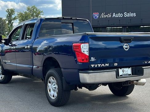 Used 2017 Nissan Titan SV image 6