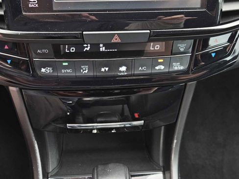 Used 2016 Honda Accord Touring image 19