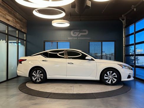 Used 2020 Nissan Altima 2.5 S FWD image 2