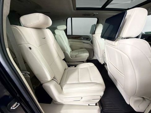 Used 2023 Cadillac Escalade ESV Premium Luxury Platinum image 33