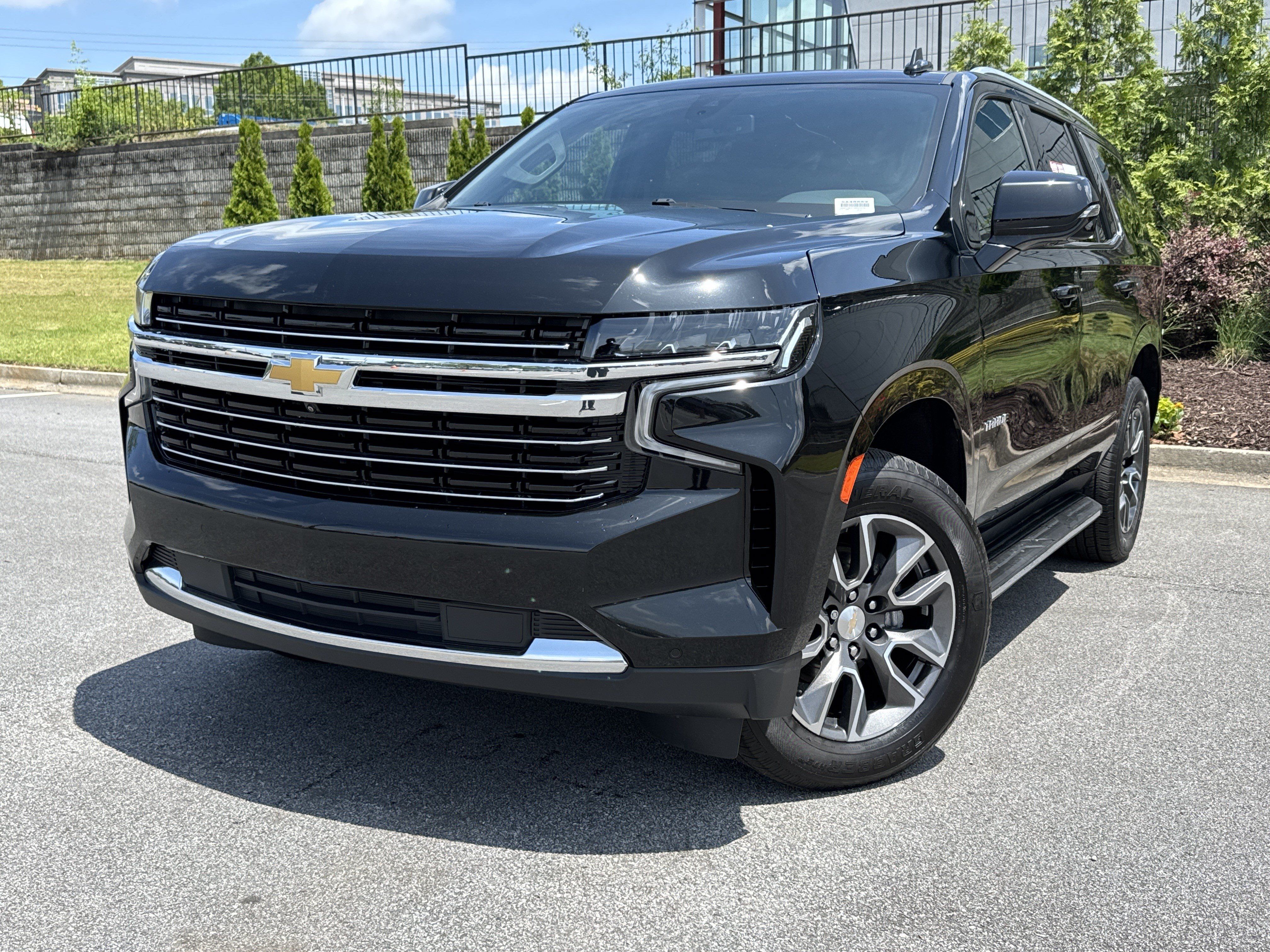 Used 2022 Chevrolet Tahoe LT w/ Luxury Package AWD/4WD image 5