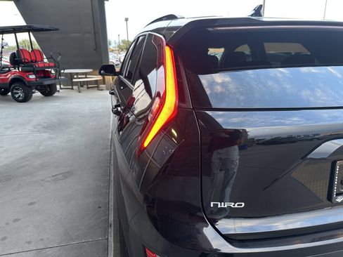 Used 2024 Kia Niro EX image 13