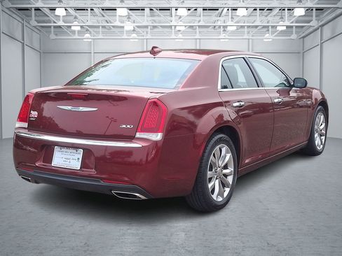 Used 2020 Chrysler 300 Limited AWD/4WD image 5