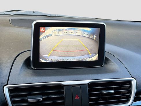 Used 2015 MAZDA MAZDA3 i Touring image 21
