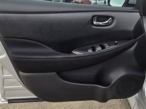 Used 2022 Nissan Leaf SV image 10