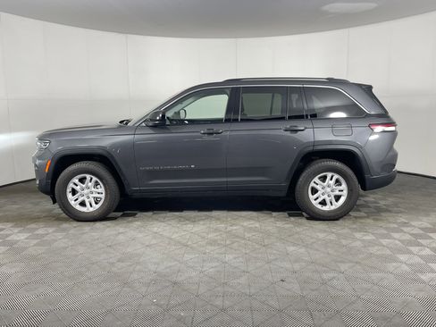Used 2022 Jeep Grand Cherokee Laredo w/ Luxury Tech Group I image 3