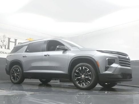New 2026 Chevrolet Traverse LT w/ Sun and Wheel Package FWD image 2