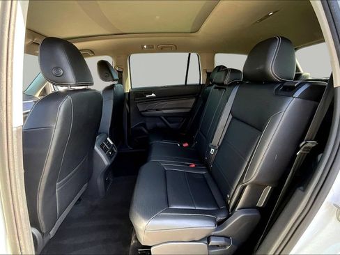 Used 2023 Volkswagen Atlas SE w/ Panoramic Sunroof Package FWD image 23
