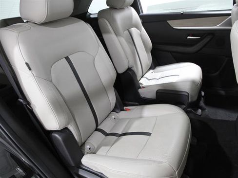 Certified 2024 MAZDA CX-90 3.3 Turbo w/ Premium Package image 17