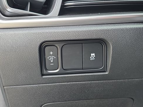 Certified 2025 Kia Sorento LX image 30