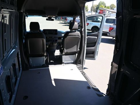 Used 2019 Mercedes-Benz Sprinter 144 image 51