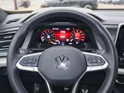 Used 2025 Volkswagen Atlas Cross Sport SEL Premium R-Line image 22