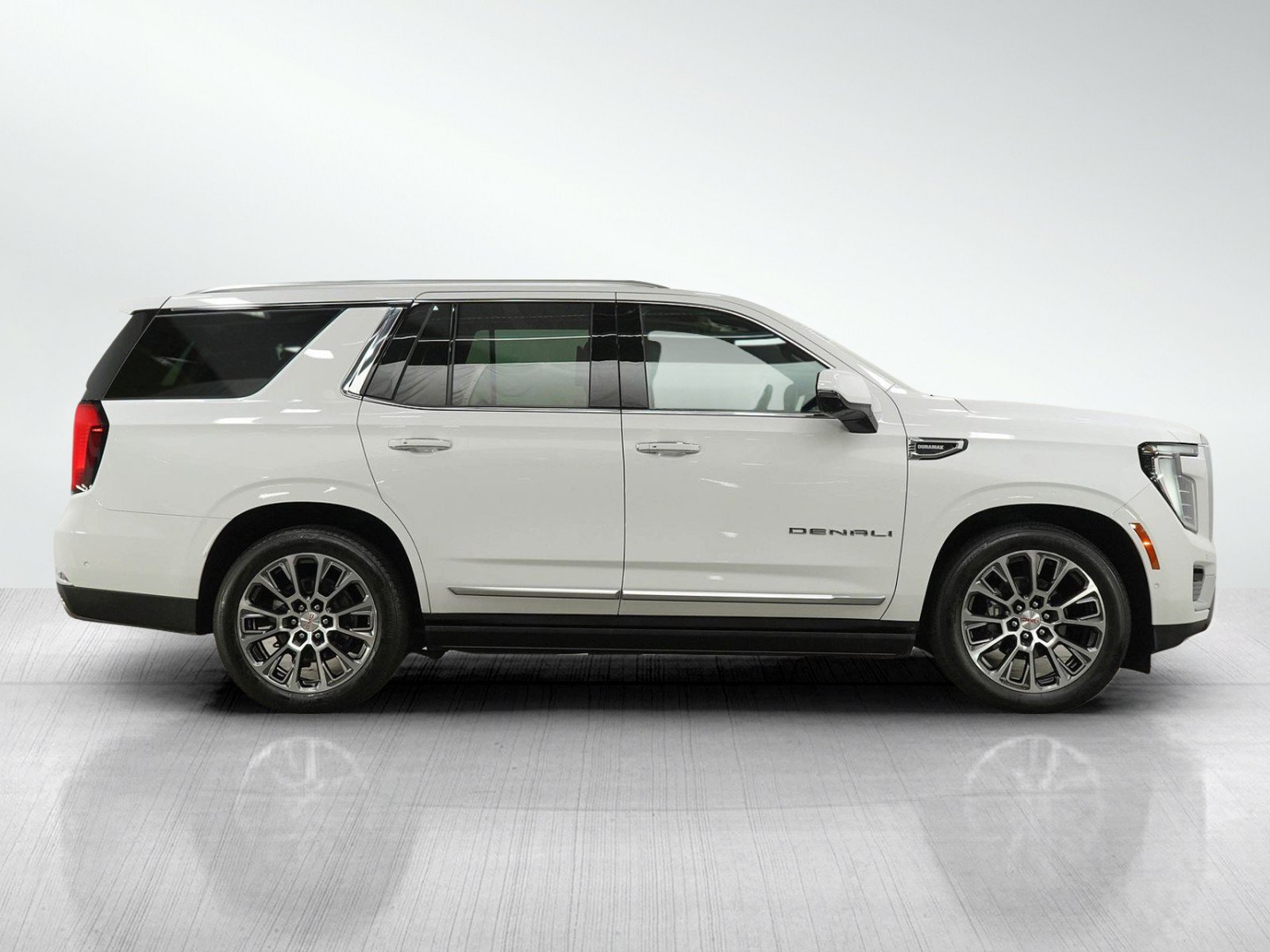 Used 2025 GMC Yukon Denali w/ Denali Reserve Package AWD/4WD image 6