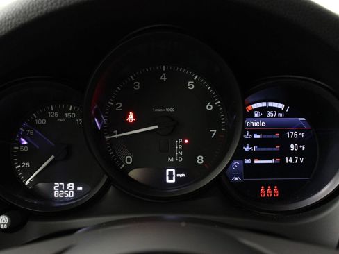 Certified 2026 Porsche Macan image 16