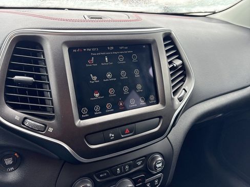 Used 2020 Jeep Cherokee Trailhawk w/ Comfort/Convenience Group image 23