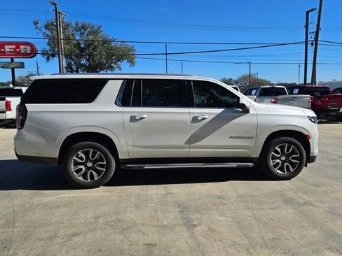 Used 2021 Chevrolet Suburban LT w/ Rear Media and Nav Package image 5