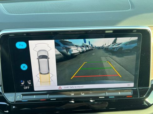 Used 2024 Volkswagen Atlas SE image 25