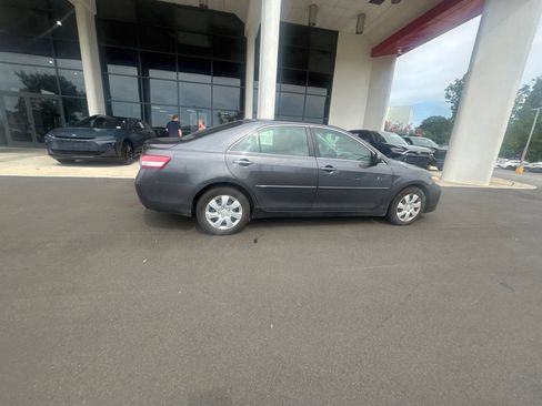 Used 2011 Toyota Camry LE FWD image 9