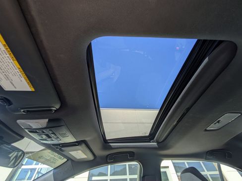 Used 2022 Toyota Corolla SE w/ SE Premium Package image 19