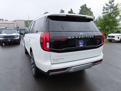 New 2025 Ford Expedition Platinum w/ Driver's Package image 6