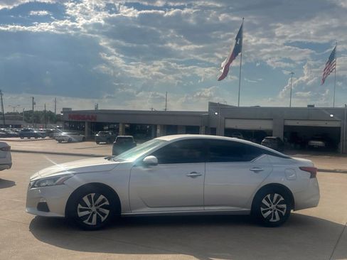 Used 2020 Nissan Altima 2.5 S FWD image 14