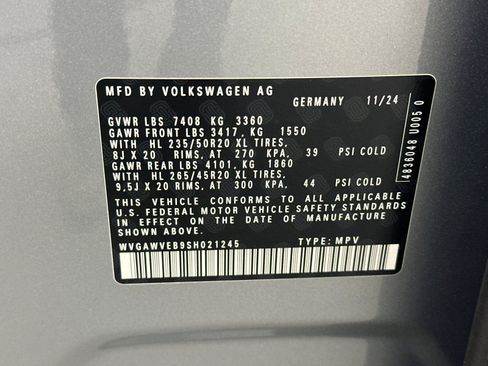 New 2025 Volkswagen ID. Buzz Pro S RWD image 28