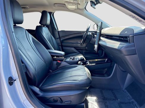 Used 2024 Ford Mustang Mach-E Premium image 31