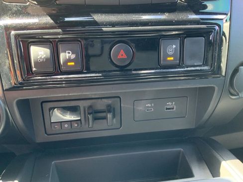 Used 2023 Nissan Titan PRO-4X AWD/4WD image 44