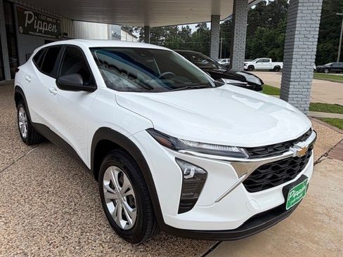 Certified 2024 Chevrolet Trax LS FWD image 1