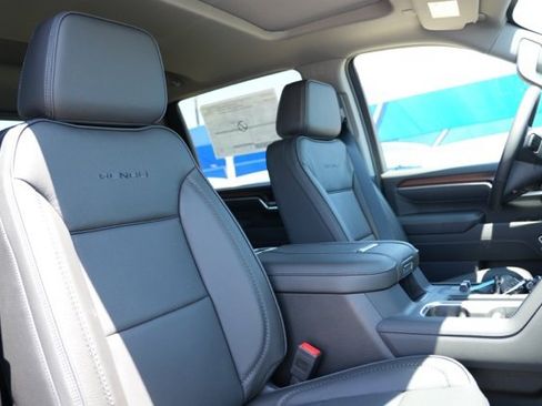 New 2025 GMC Sierra 2500 Denali w/ Denali Reserve Package image 15