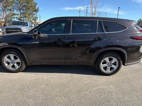 Used 2020 Toyota Highlander LE image 11
