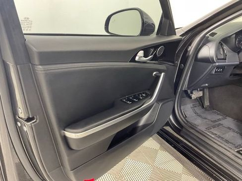 Used 2019 Kia Stinger RWD image 17