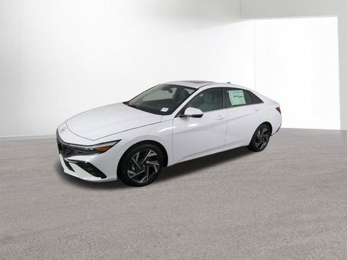 Used 2024 Hyundai Elantra Limited image 11