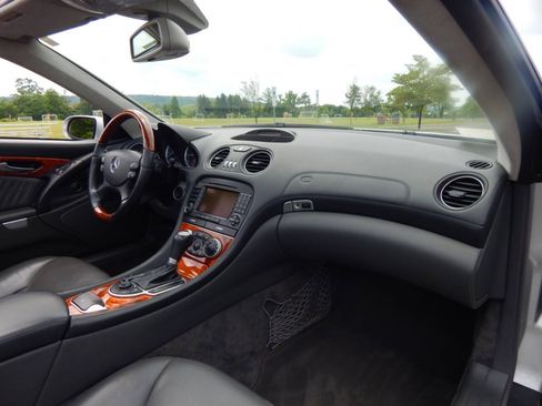 Used 2005 Mercedes-Benz SL 600 w/ AMG Sport Pkg image 39
