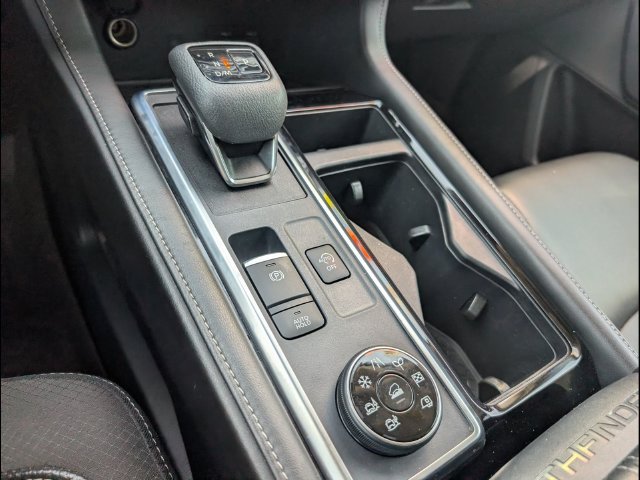 Used 2023 Nissan Pathfinder SL AWD/4WD image 14