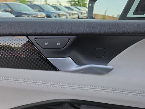 New 2025 Volkswagen Tiguan SE image 13